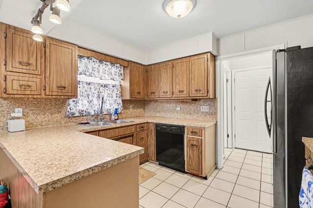 1852 Castle Avenue, Norton Shores City, MI 49441