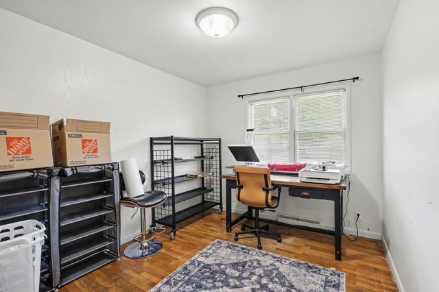 1852 Castle Avenue, Norton Shores City, MI 49441