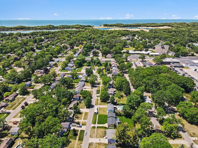 1852 Castle Avenue, Norton Shores City, MI 49441