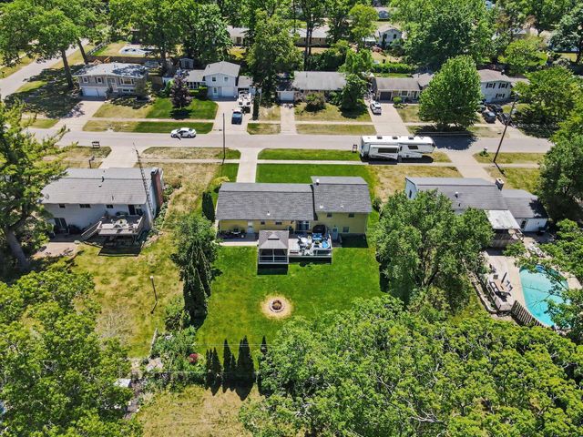 1852 Castle Avenue, Norton Shores City, MI 49441
