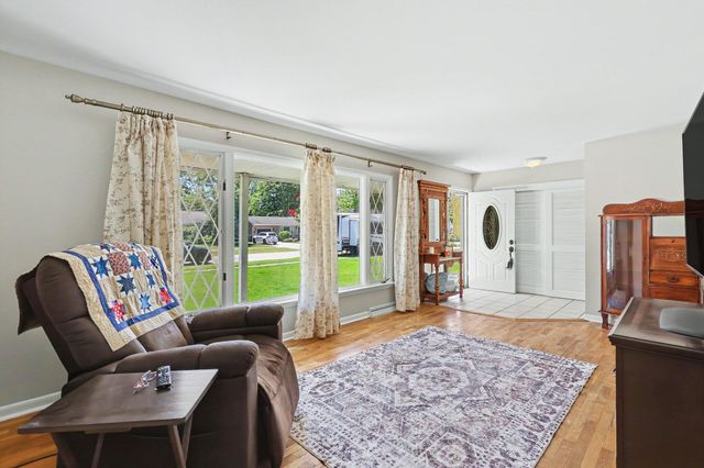 1852 Castle Avenue, Norton Shores City, MI 49441