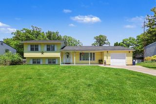 1852 Castle Avenue, Norton Shores City, MI 49441