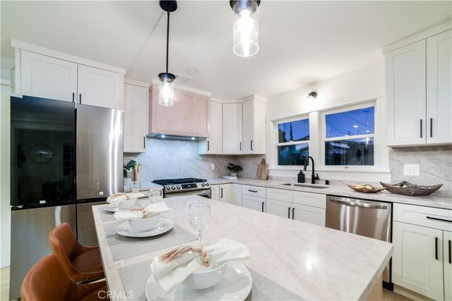 748 N Kenmore, Los Angeles, CA 90029