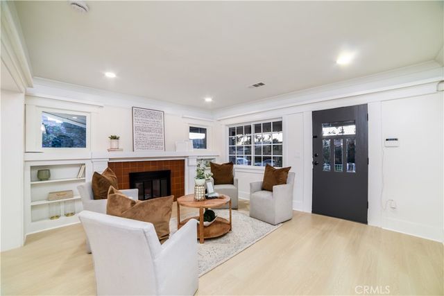 748 N Kenmore, Los Angeles, CA 90029