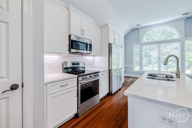 33 Lake Heron Court W, Pooler, GA 31322