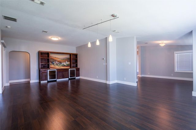 330 Cross LN, Kyle, TX 78640