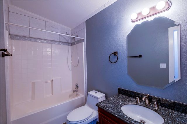 330 Cross LN, Kyle, TX 78640