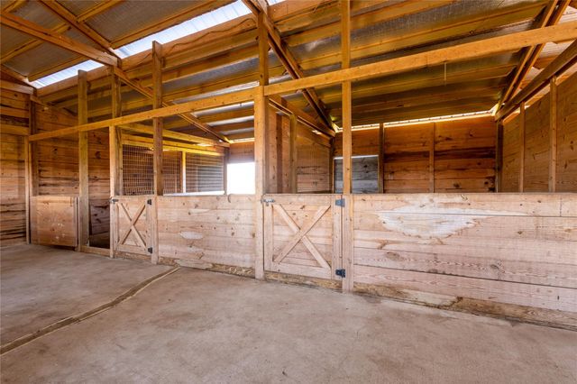 330 Cross LN, Kyle, TX 78640