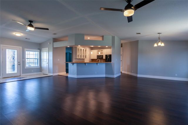 330 Cross LN, Kyle, TX 78640