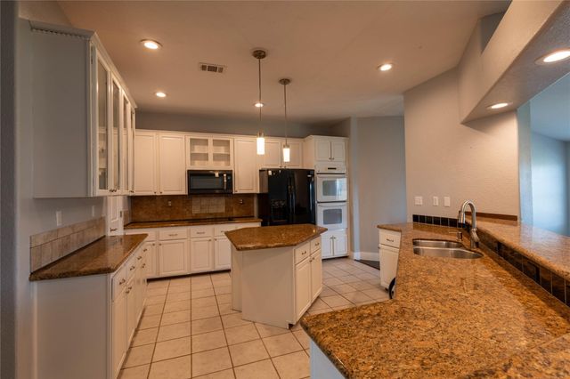 330 Cross LN, Kyle, TX 78640