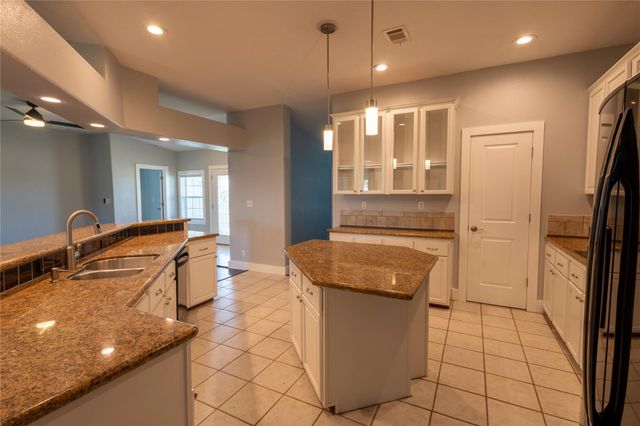 330 Cross LN, Kyle, TX 78640
