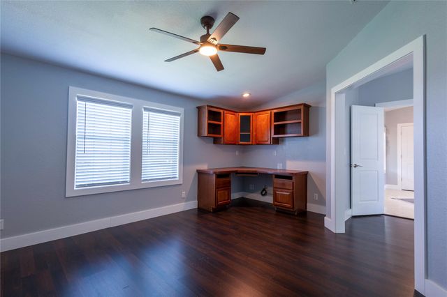 330 Cross LN, Kyle, TX 78640