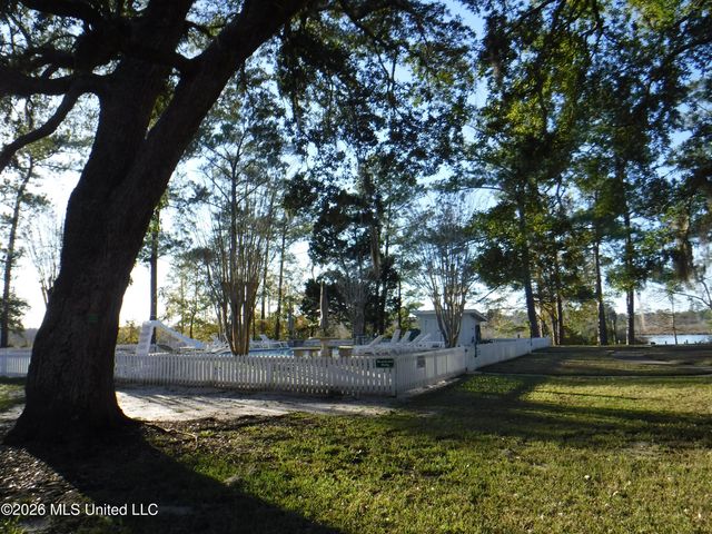 25 Devils Elbow, Diamondhead, MS 39525