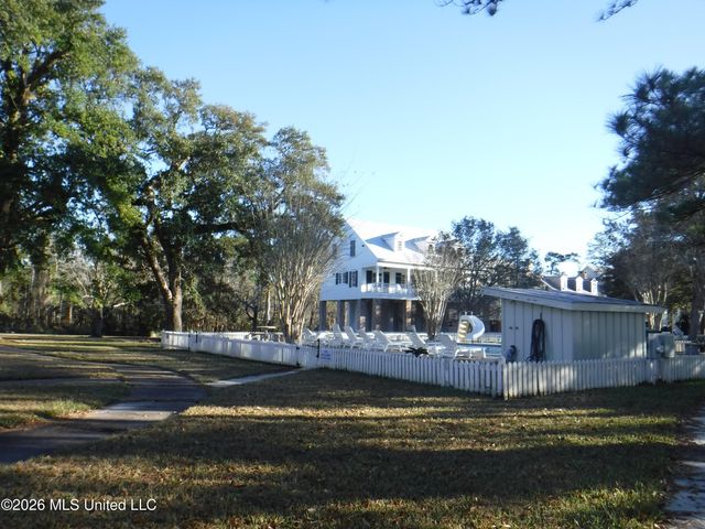 25 Devils Elbow, Diamondhead, MS 39525