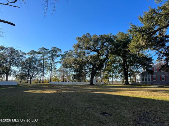 25 Devils Elbow, Diamondhead, MS 39525