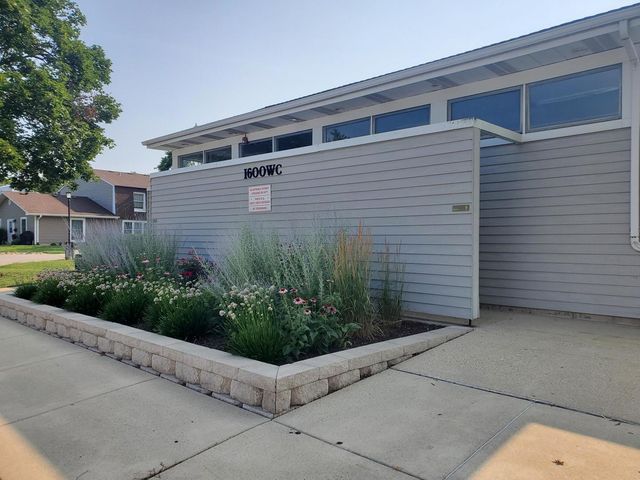 1414 Woodcutter Lane B, Wheaton, IL 60189
