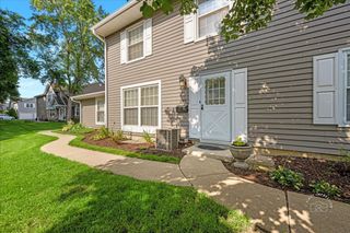 1414 Woodcutter Lane B, Wheaton, IL 60189