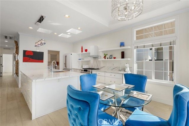 252 Mayflower Drive, Newport Beach, CA 92660