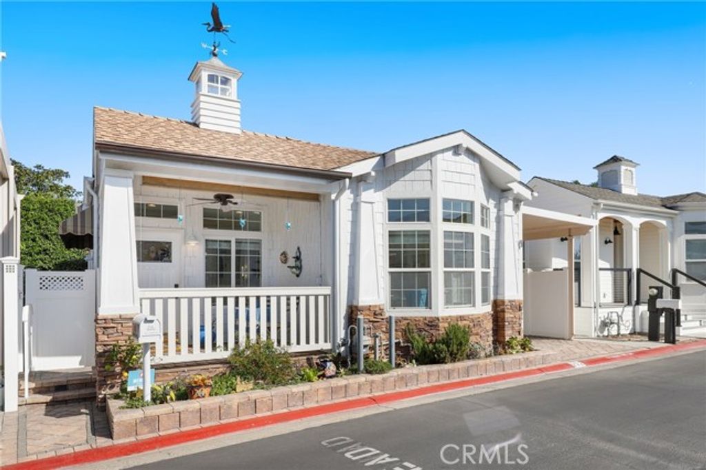 252 Mayflower Drive, Newport Beach, CA 92660