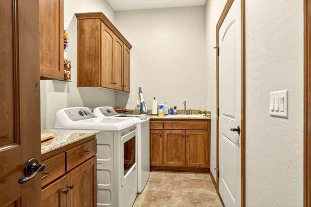 3944 Crystal Springs Drive, Medford, OR 97504