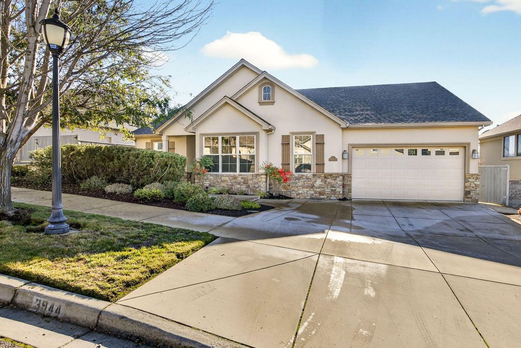 3944 Crystal Springs Drive, Medford, OR 97504