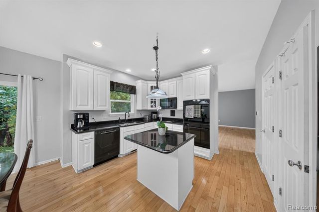 2752 W Amberly Boulevard, Howell, MI 48843