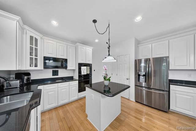 2752 W Amberly Boulevard, Howell, MI 48843