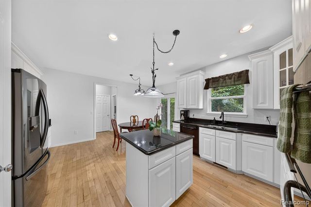 2752 W Amberly Boulevard, Howell, MI 48843