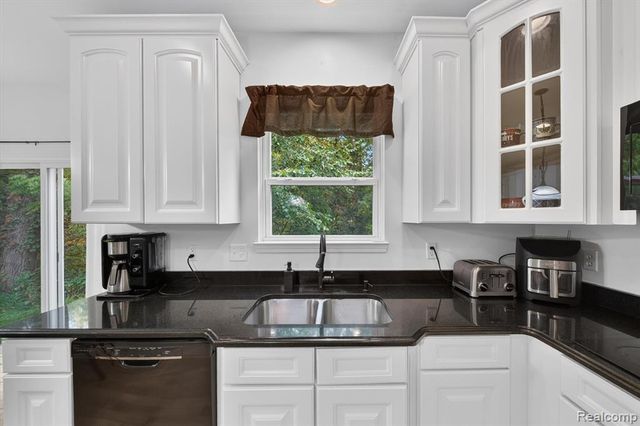 2752 W Amberly Boulevard, Howell, MI 48843
