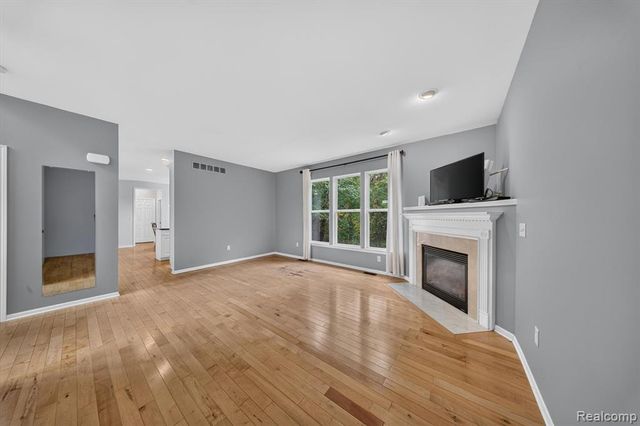 2752 W Amberly Boulevard, Howell, MI 48843