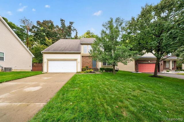 2752 W Amberly Boulevard, Howell, MI 48843