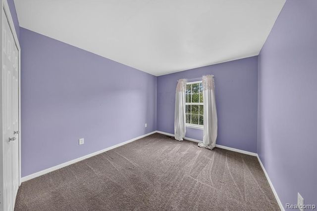 2752 W Amberly Boulevard, Howell, MI 48843