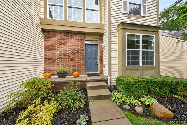2752 W Amberly Boulevard, Howell, MI 48843