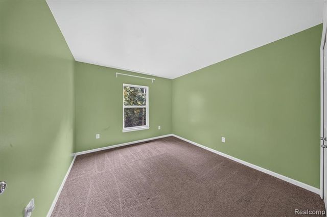 2752 W Amberly Boulevard, Howell, MI 48843