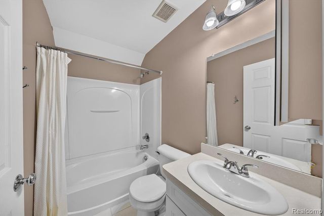 2752 W Amberly Boulevard, Howell, MI 48843