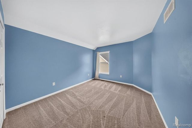 2752 W Amberly Boulevard, Howell, MI 48843