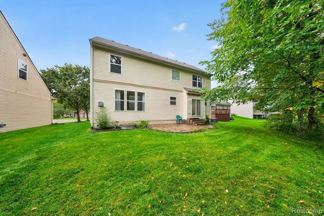 2752 W Amberly Boulevard, Howell, MI 48843