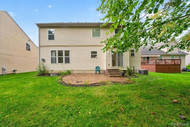 2752 W Amberly Boulevard, Howell, MI 48843