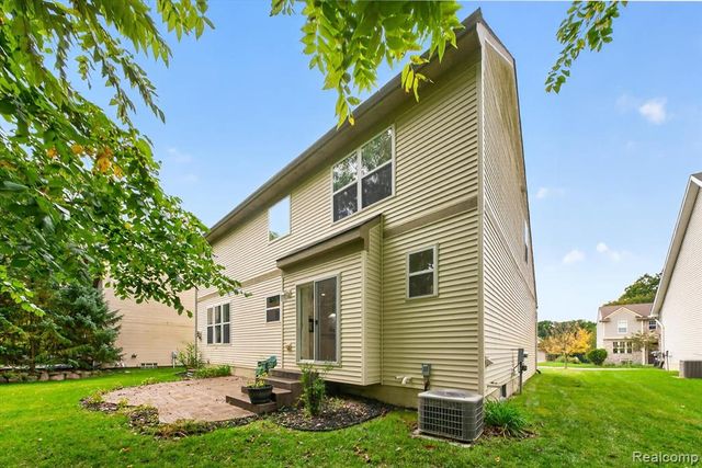 2752 W Amberly Boulevard, Howell, MI 48843