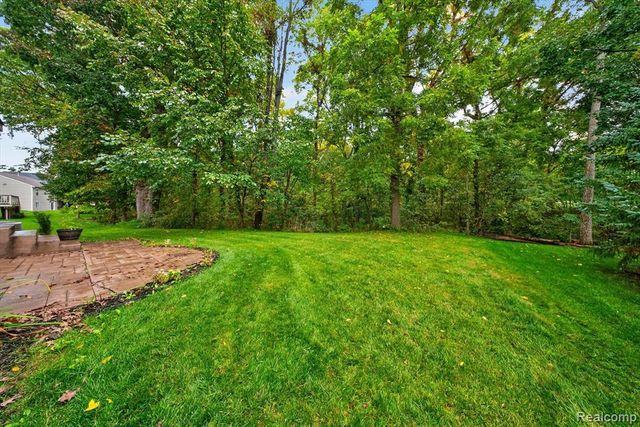 2752 W Amberly Boulevard, Howell, MI 48843