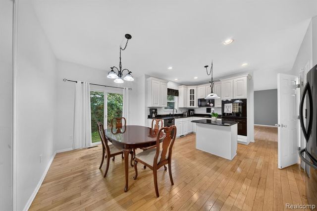 2752 W Amberly Boulevard, Howell, MI 48843