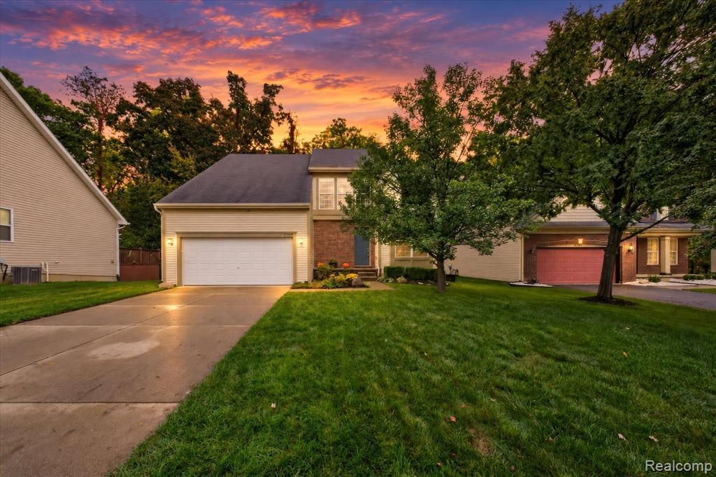 2752 W Amberly Boulevard, Howell, MI 48843