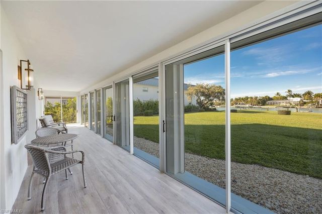 383 HARBOUR DR # 101, Naples, FL 34103