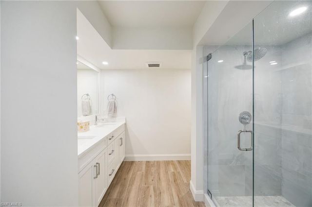 383 HARBOUR DR # 101, Naples, FL 34103