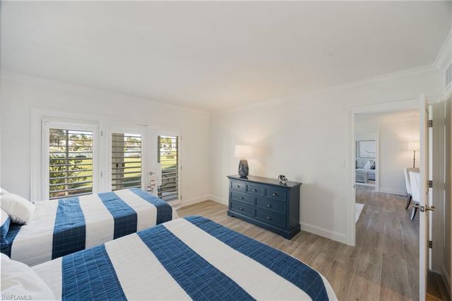 383 HARBOUR DR # 101, Naples, FL 34103