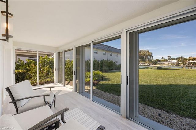 383 HARBOUR DR # 101, Naples, FL 34103