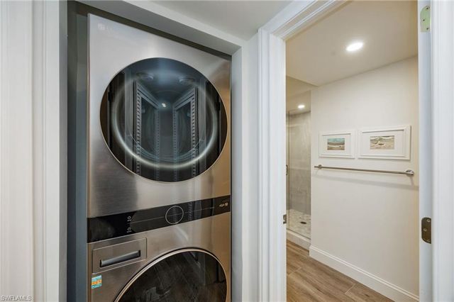 383 HARBOUR DR # 101, Naples, FL 34103