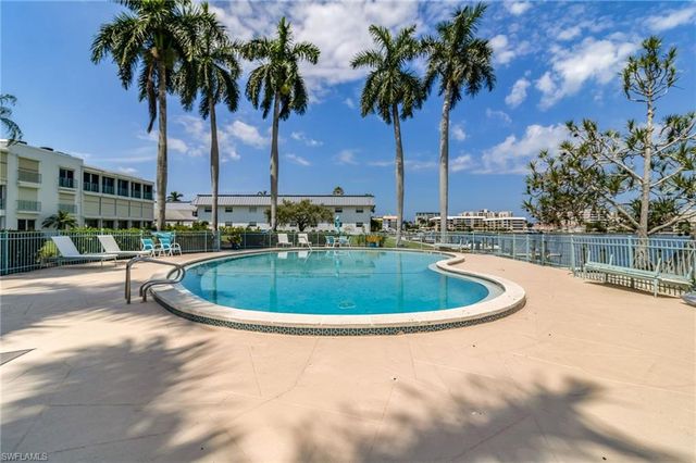 383 HARBOUR DR # 101, Naples, FL 34103