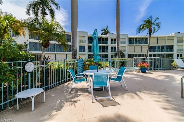 383 HARBOUR DR # 101, Naples, FL 34103