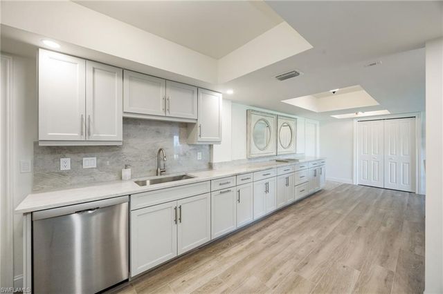 383 HARBOUR DR # 101, Naples, FL 34103